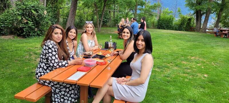 West Kelowna: Afternoon Sightseeing and Wine Tour - Tasting and Purchases