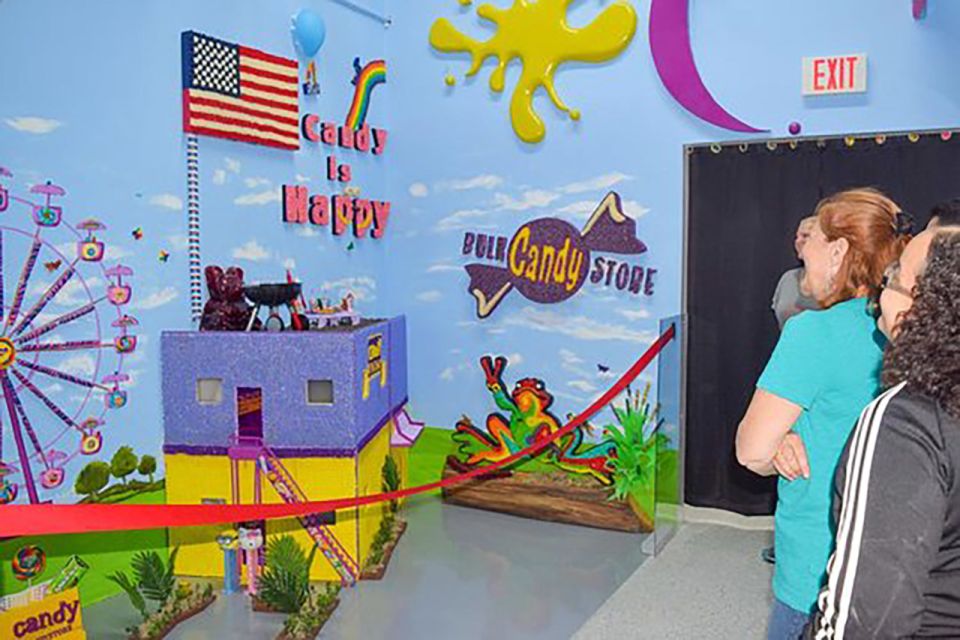 West Palm Beach: 45-Minute Candy Evolution Tour With Guide - Delightful Candy Samples