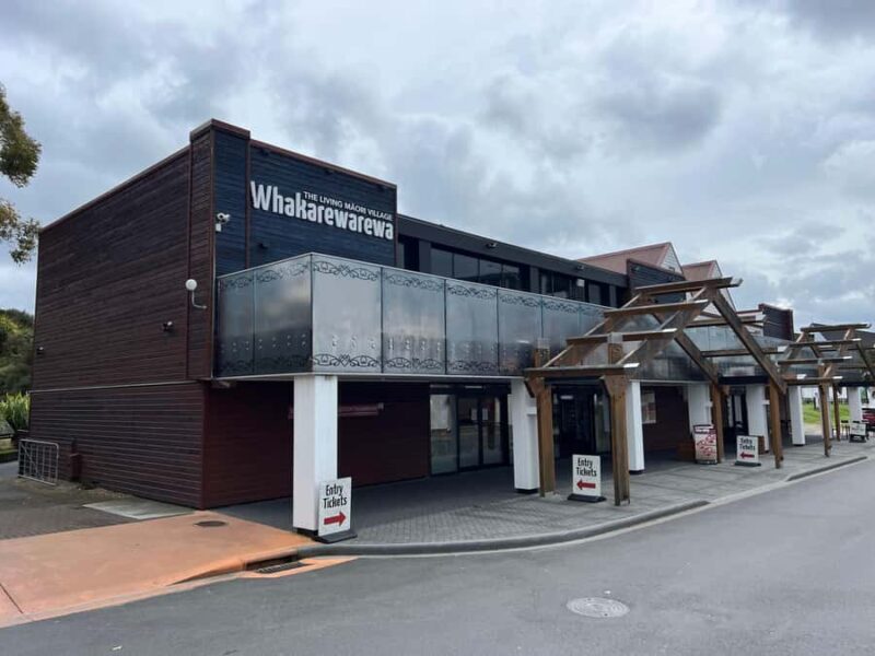 WHAKAREWAREWA - The Living Maori Village - Group Tour Ex AKL - Detailed Review of the Whakarewarewa Tour Experience