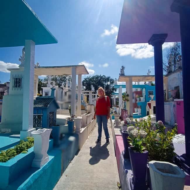What's Day of the Dead? Merida: Cemetery Tour - The First Stops: Oldest Graves and 19th-Century Catacombs