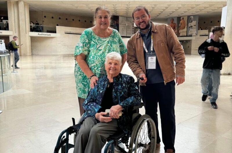 Wheelchair-Frendly Private Louvre Tour – Stress-Free & Easy - Meeting and Pickup Options