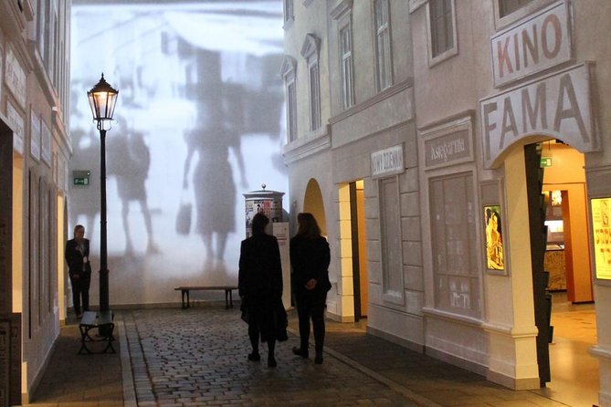 Wilanów Royal Palace + POLIN Museum: SMALL GROUP /inc. Pick-up/ - Exploring Wilanów Royal Palace