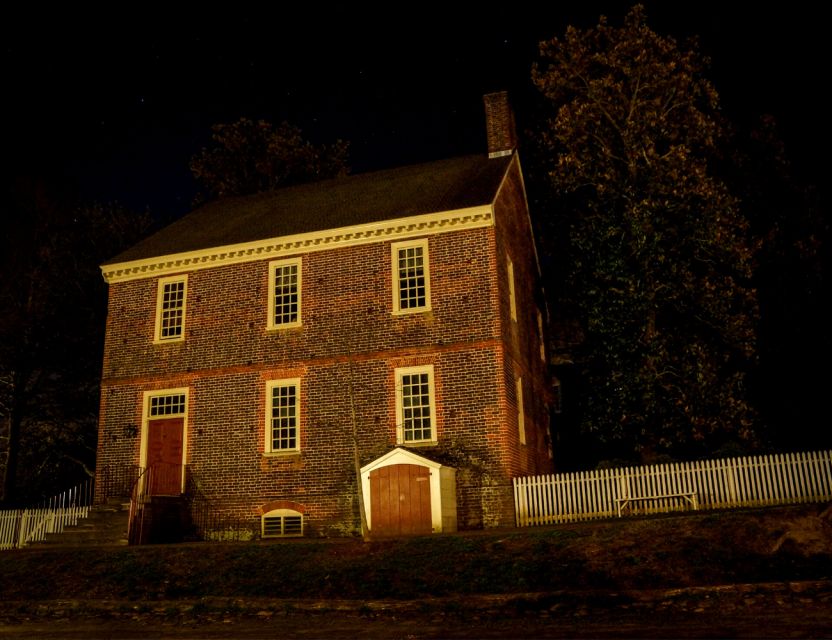 Williamsburg: Colonial Ghosts Haunted Walking Tour - Ghostly Encounters
