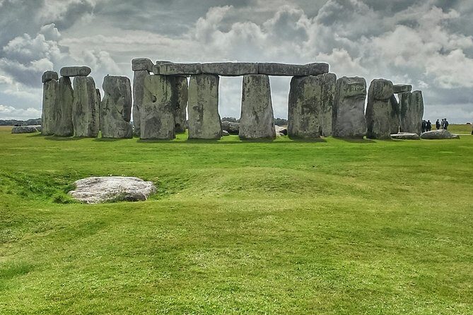 Windsor Castle, Stonehenge, Lacock Village Including Passes - FAQs