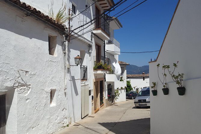 Wine, Tapas & Lake Zahara by e-bike incl Ronda pickup (full day) - Key Points