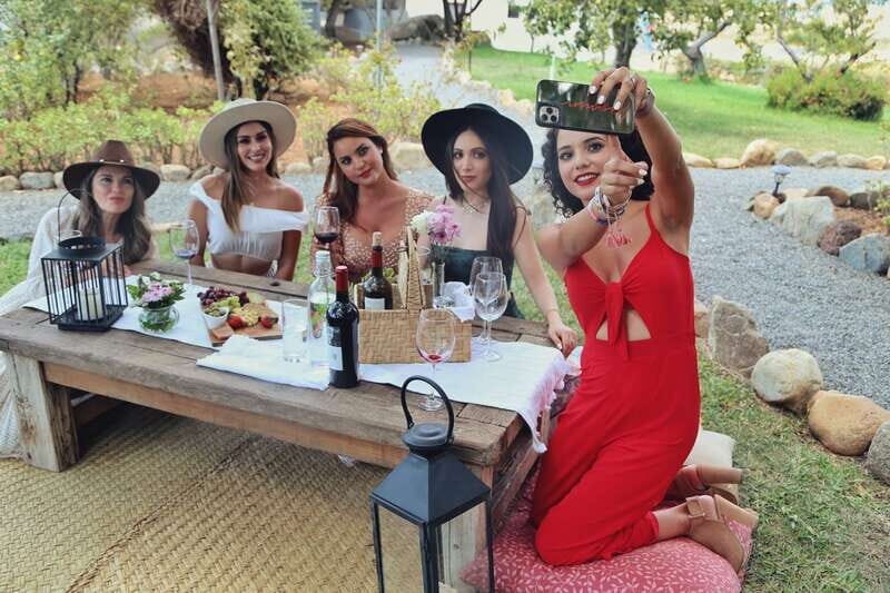 Wine Tasting in the Gardens at Rondo del Valle with vineyard - Key Points