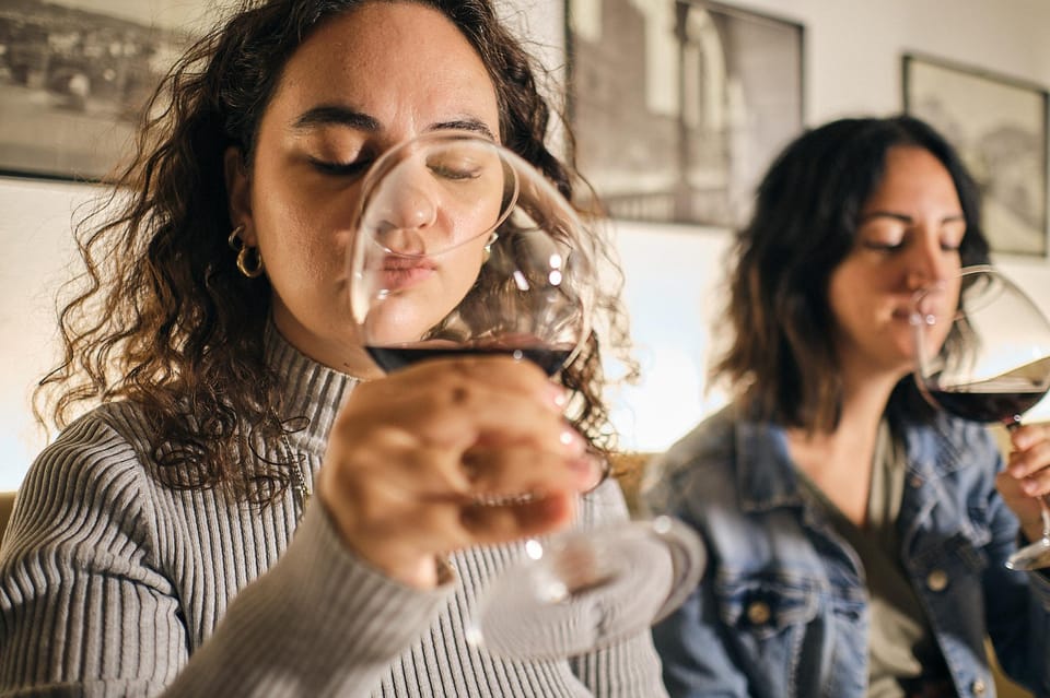 Wine Tasting Near the Aquarium of Genoa - Ask Away