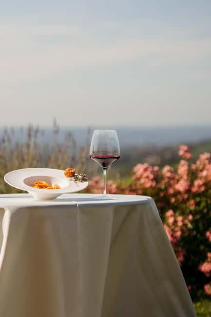 Winery tour and wine tasting with lunch or dinner - Key Points
