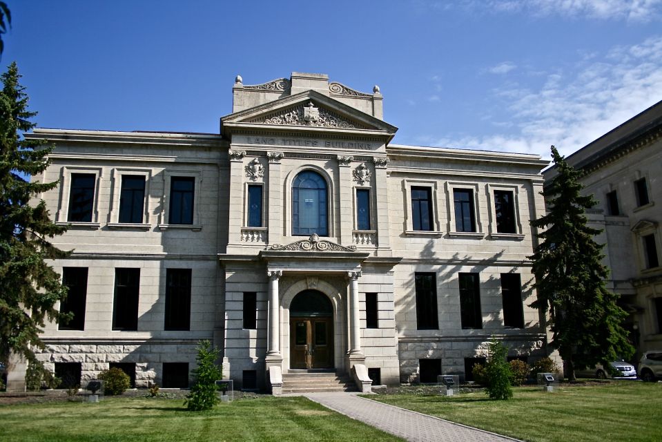 Winnipeg: Wealthy Beginnings Audio Walking Tour - Admire Fort Garry Hotels Architecture