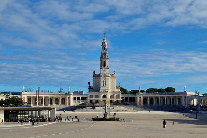 Wonderful Private Full Day Tour in Fátima, Nazaré, Óbidos - Discovering Portugal’s Sacred and Scenic Treasures