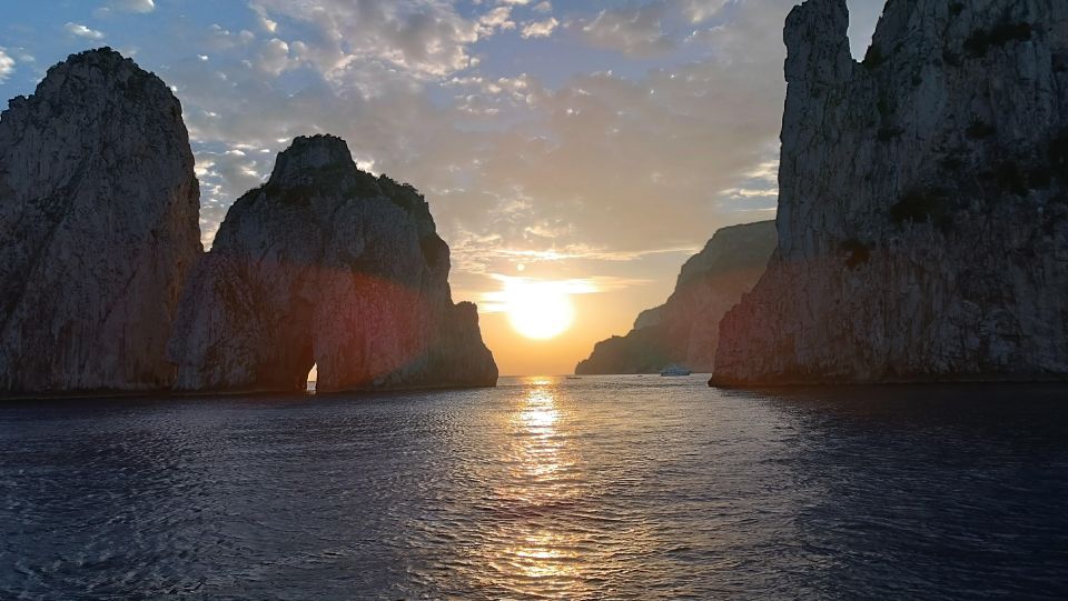 WONDERFUL SUNSET LETS TOAST IN THE WAKE OF THE SUNSET - Scenic Boat Cruise