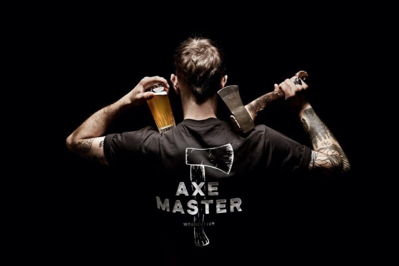 WOODCUTTER - AXE THROWING & BAR EXPERIENCE IN FRANKFURT - The Atmosphere and Environment