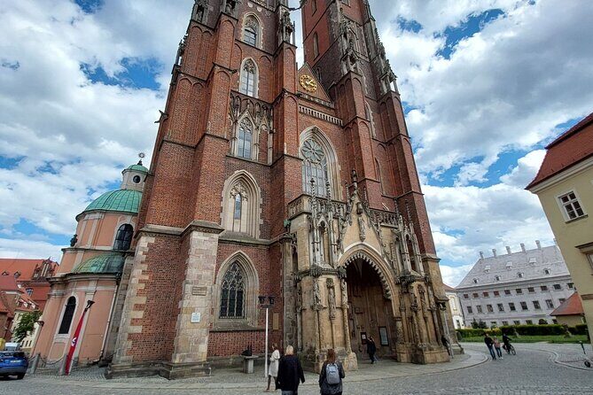 Wrocaws Old Town: A Self-Guided History Tour - A Walk Through Wrocław’s Old Town: What to Expect