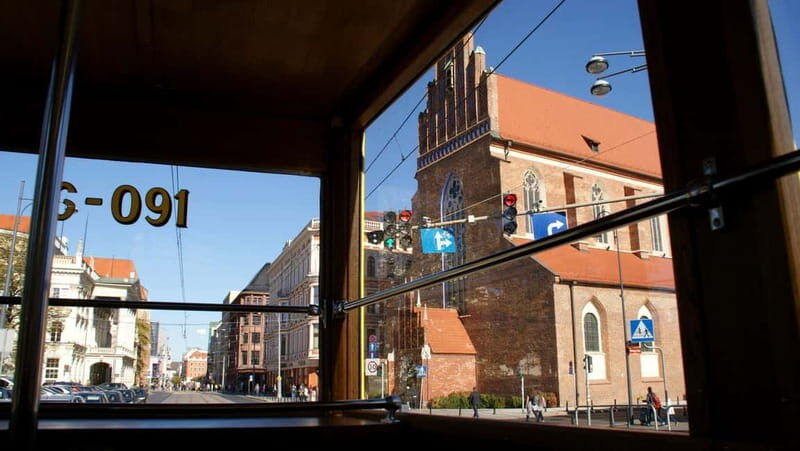 Wroclaw: Private Tour by smal Historic Tram 1,5h 13-16 seats - FAQ