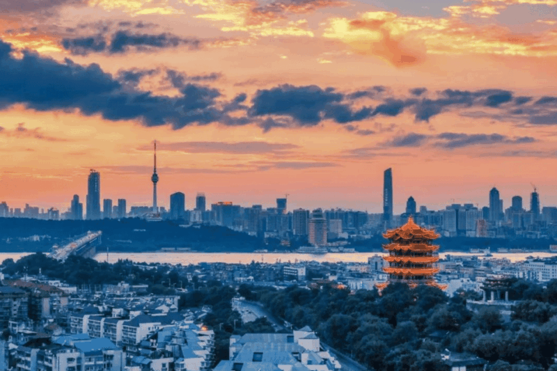 Wuhan Yellow Crane Tower Ticket and English Speaking Guide - Getting to the Tower