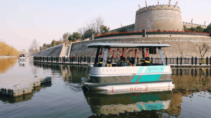 Xi'an: City Wall Moat Smart Boat Tour - An Introduction to the Experience