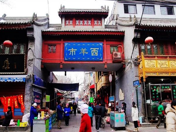 Xian: Gourmet & Street Food Tour - Guide and Service