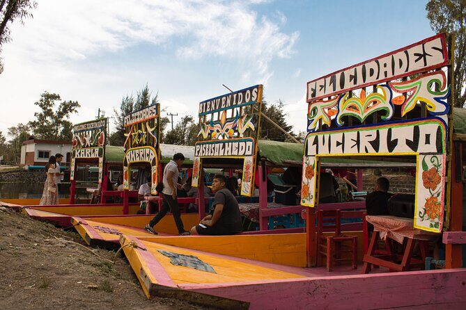 Xochimilco BOAT LIGHT PARTY WITH 1 DRINK AND 4 TAQUITOES + 18 - Who Should Consider This Tour?