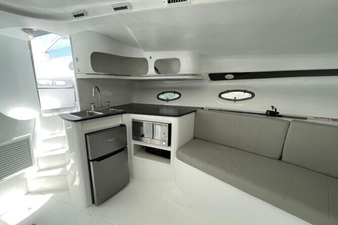 Yacht experience in Cancun: cruise, swim and sunset views - Key Points