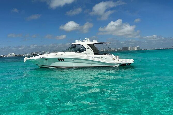 Yacht rental in Cancun - Discovering the Charm of a Private Yacht Tour in Cancun