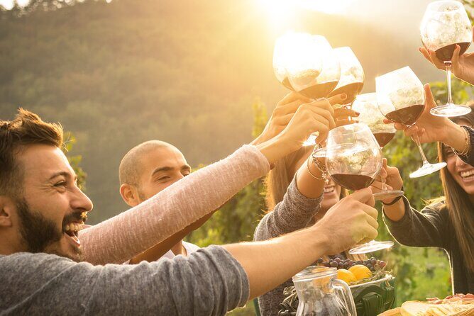 Yarra Valley Wine Tour inc lunch with a glass of wine, tastings and chocolate - Key Points  