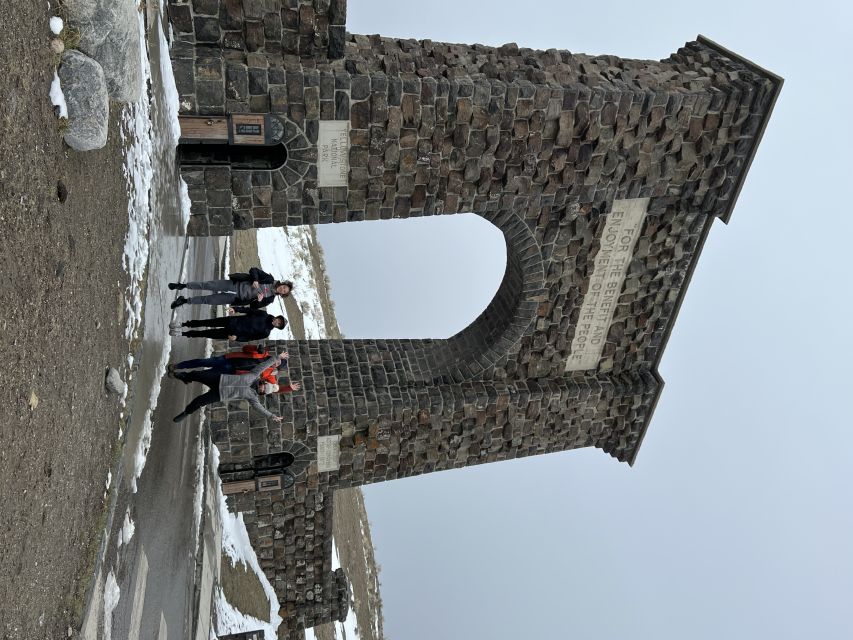 Yellowstone: Full-Day Private Guided Tour by Car With Lunch - Tour Highlights