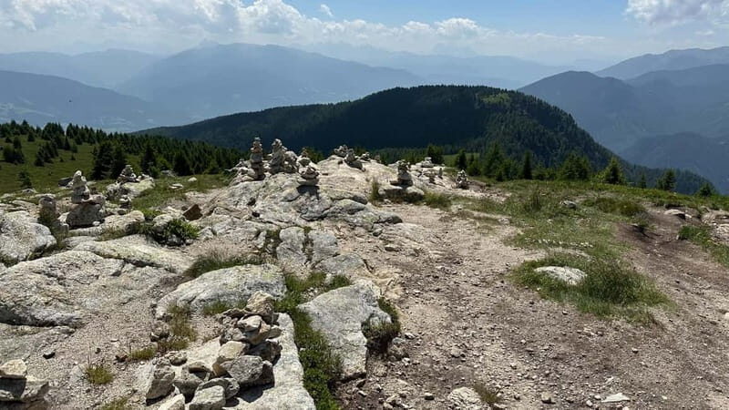 Yoga at the "Stoanamandl" viewpoint followed by brunch - An In-Depth Look at the Experience