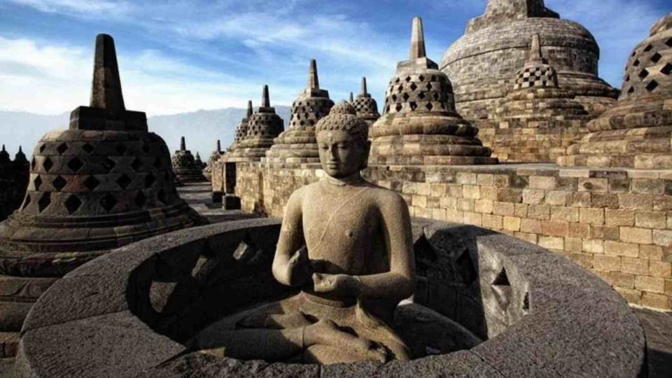 Yogyakarta: Borobudur and Prambanan Temple Guided Tour - Prambanan Temple Complex