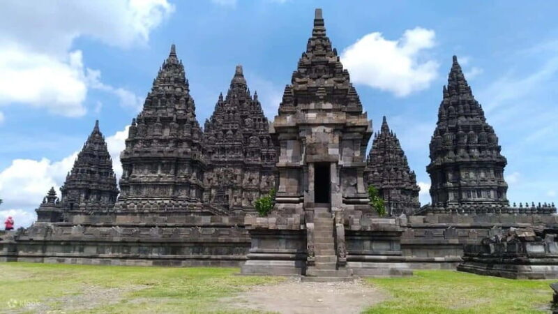 Yogyakarta: Borobudur and Prambanan tour - In-Depth Review of the Yogyakarta: Borobudur and Prambanan Tour