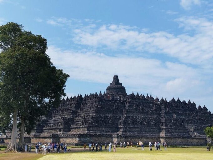 Yogyakarta: Borobudur Climb the Top & Mount Merapi Jeep Tour - Tour Booking and Cancellation