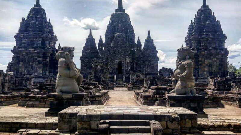 YOGYAKARTA; BOROBUDUR CLIMB UP AND PRAMBANAN TEMPLE TOUR. - Authentic Experiences and Insights  