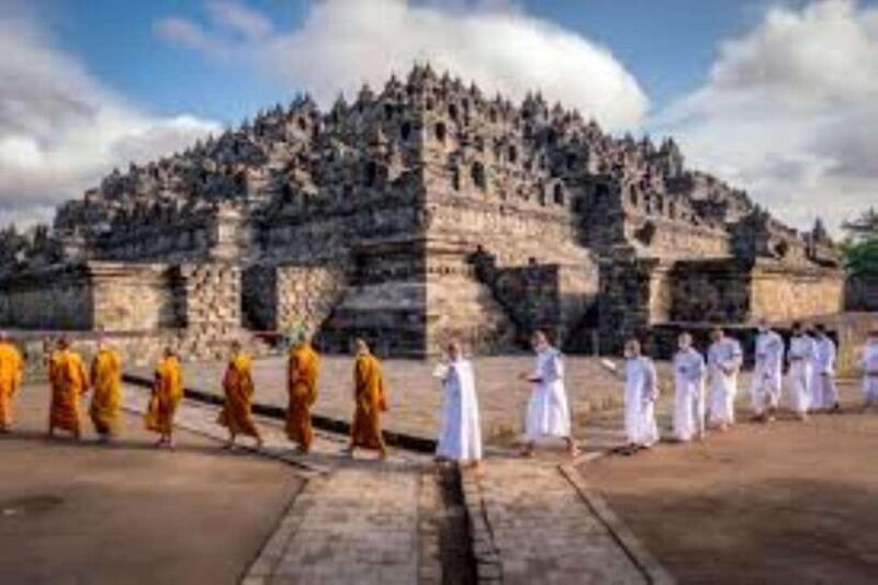 Yogyakarta : Borobudur Climb Up Tour Half Day - An In-Depth Look at the Borobudur Climb Up Tour