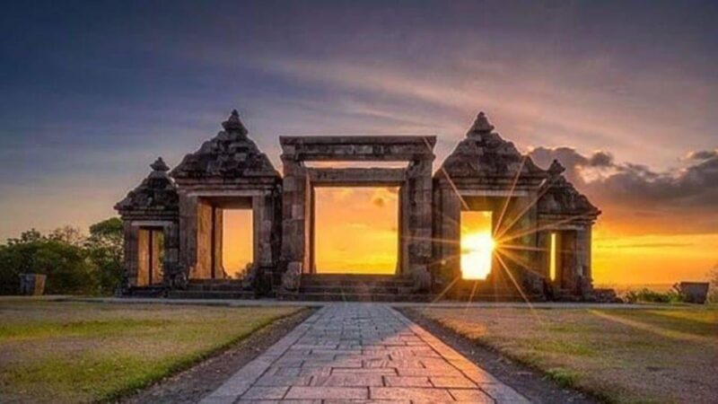 Yogyakarta: Borobudur & Queen of Boko Sunset Temple Day Tour - Borobudur Temple