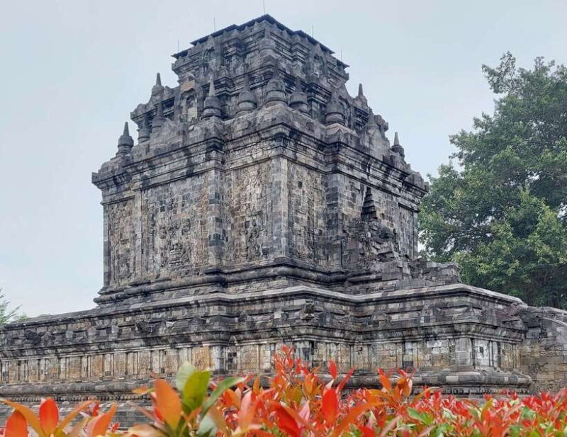 Yogyakarta : Borobudur structure climb and Prambanan temple - What to Expect at Each Stop