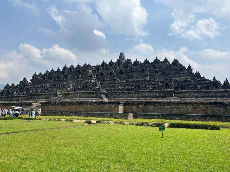 Yogyakarta: Borobudur Sunrise & Prambanan guarantee climb up - Key Points