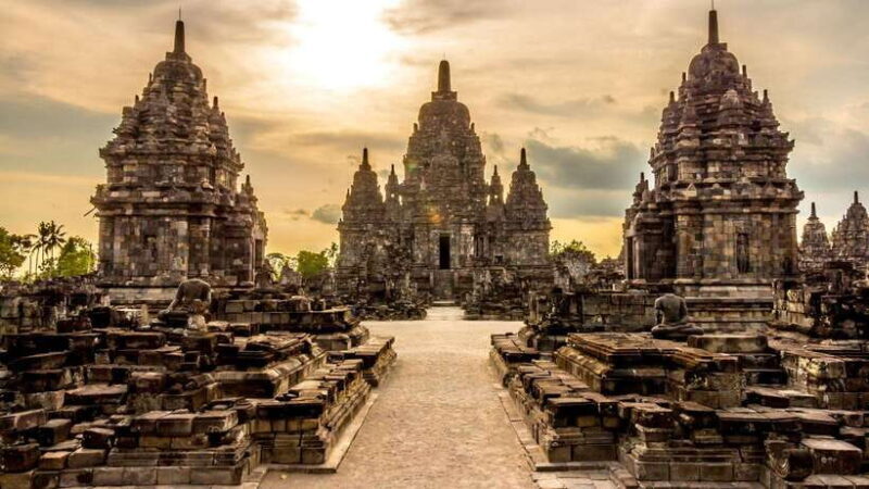 Yogyakarta: Borobudur sunrise(guarantee climb up)& Prambanan - Introduction