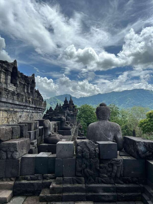 Yogyakarta : Borobudur temple + Prambanan temple tour - Transition to Prambanan: A Scenic Drive & Lunch Break