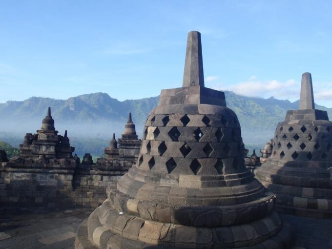 Yogyakarta: Borobudur, Tumpak Sewu Water Fall and Bromo Tour - Local Guides and Entrance Fees