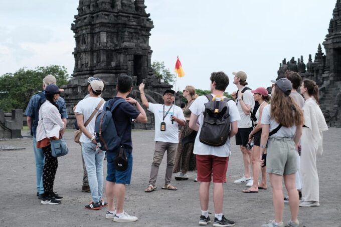 Yogyakarta: Borobudur Yard and Prambanan Temple Tour - Getting There