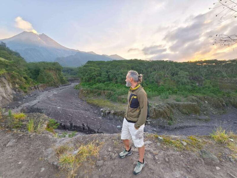 Yogyakarta : Borobudur(climb up temple) & sunrise mt merapi - An Introduction to the Tour Experience