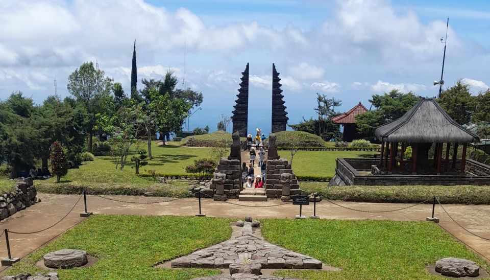 Yogyakarta: Candi Cetho, Sukuh, and Solo City Tour - Candi Cetho and Sukuh