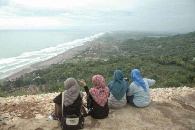 YOGYAKARTA: CAVE AND BEACH TOUR WITH PRIVATE CAR DRIVER - Visiting Timang Beach and Other Coastal Delights