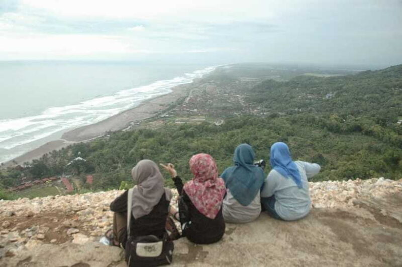 YOGYAKARTA: CAVE AND BEACH TOUR WITH PRIVATE CAR DRIVER - Sunset at Penus Penggar Forest