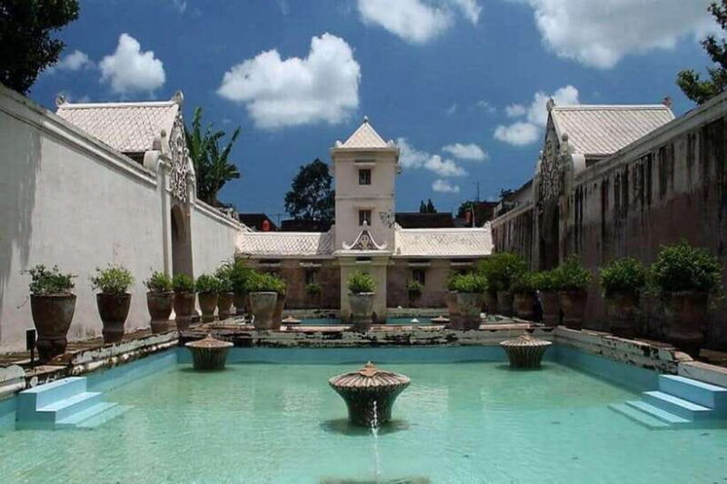 YOGYAKARTA CITY TOUR,SULTAN PALACE,WATER CASTLE AND CRAFTS. - Introduction