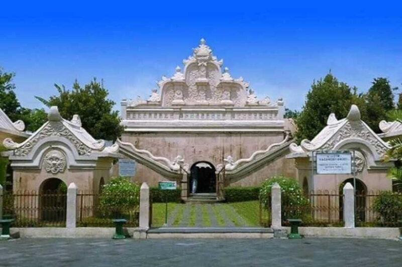 YOGYAKARTA CITY TOUR,SULTAN PALACE,WATER CASTLE AND CRAFTS. - Ngayogyakarta Hadiningrat Palace (Sultan’s Palace)  
