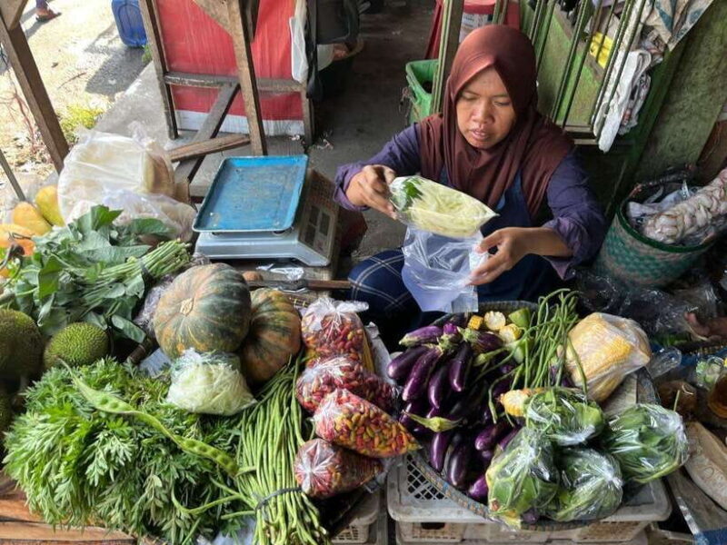 Yogyakarta: Cooking Class with Traditional Market Tour - What to Expect from This Cooking Class and Market Tour