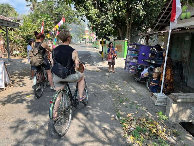 Yogyakarta: Countryside Village Cycling Tour With Guide - Key Points