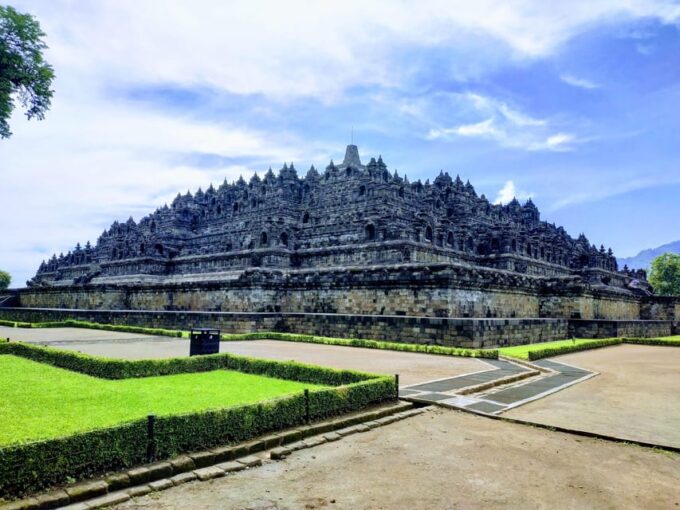 Yogyakarta Experience One Day Tour Borobudur and Prambanan - Borobudur Exploration