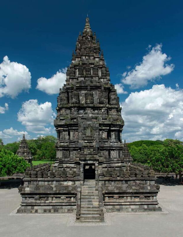 Yogyakarta : family tour to Borobudur + Prambanan + Guide - The Sum Up