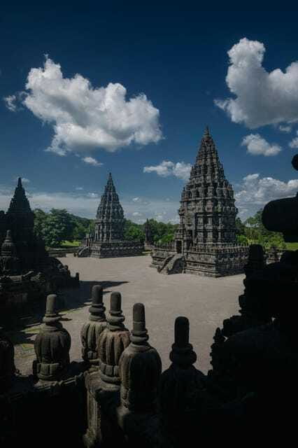 Yogyakarta : family tour to Borobudur + Prambanan + Guide - FAQ